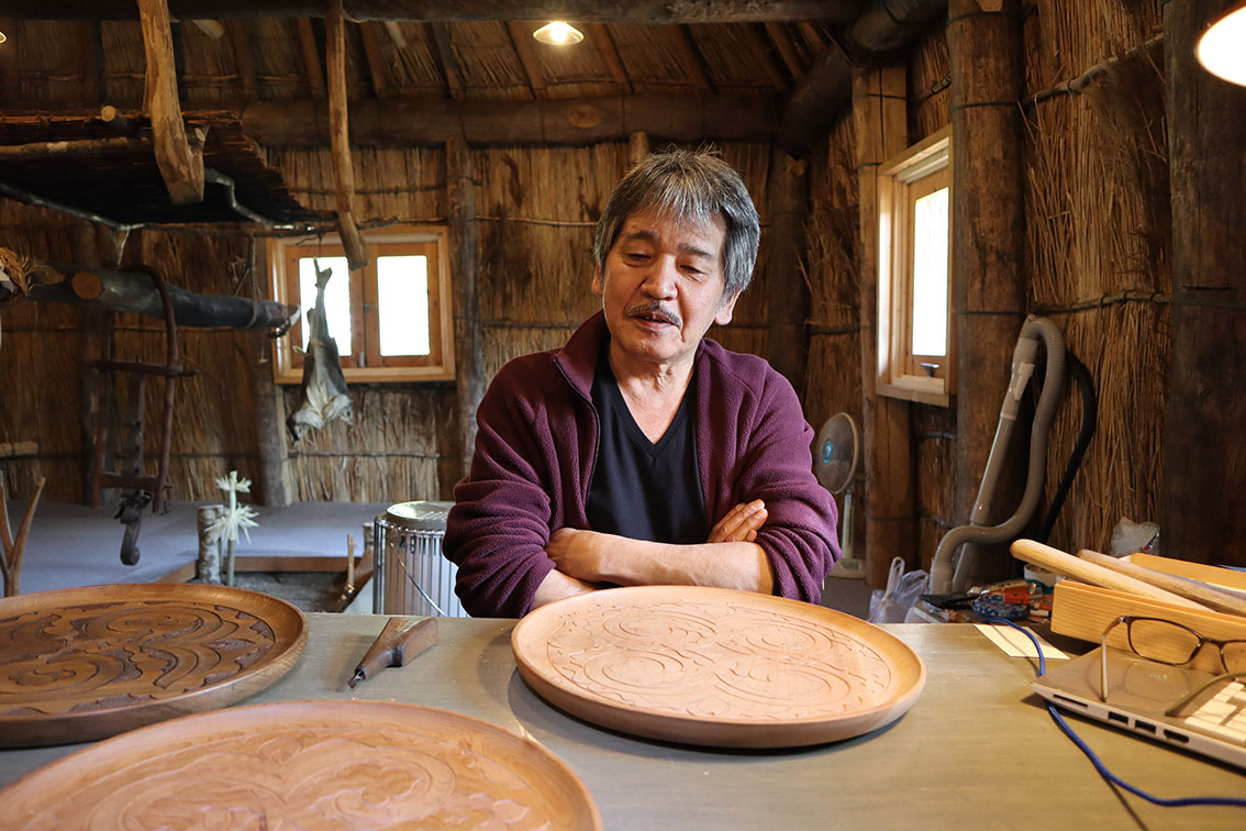 アイヌ工芸家 貝澤守さんインタビュー | つながる、つづく、カムイの想い - 映画「カムイのうた」 | MouLa HOKKAIDO