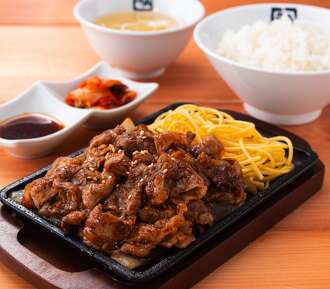 牛カルビ焼き定食（スープ・キムチ付き）　920円（税込1,012円）